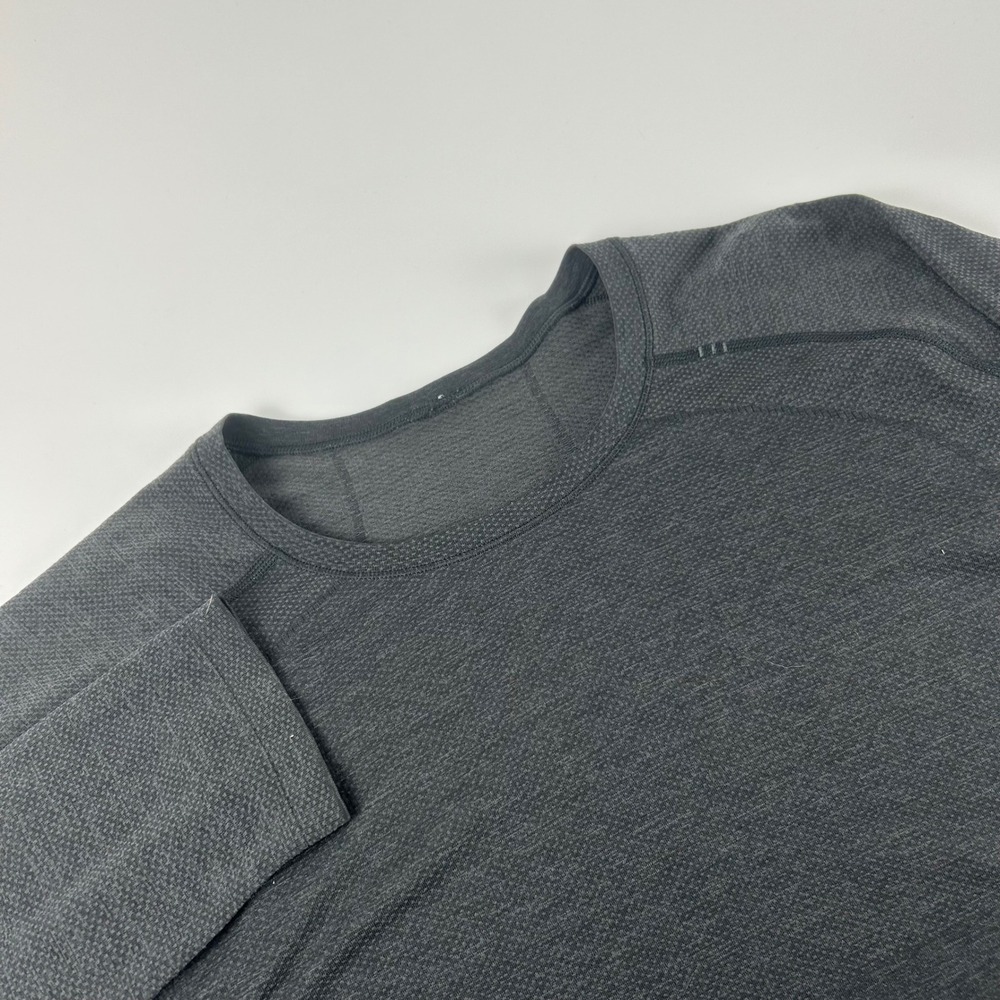 Lululemon Men's XL Metal Vent Tech Long Sleeve Shirt Charcoal Gray Heather Gym